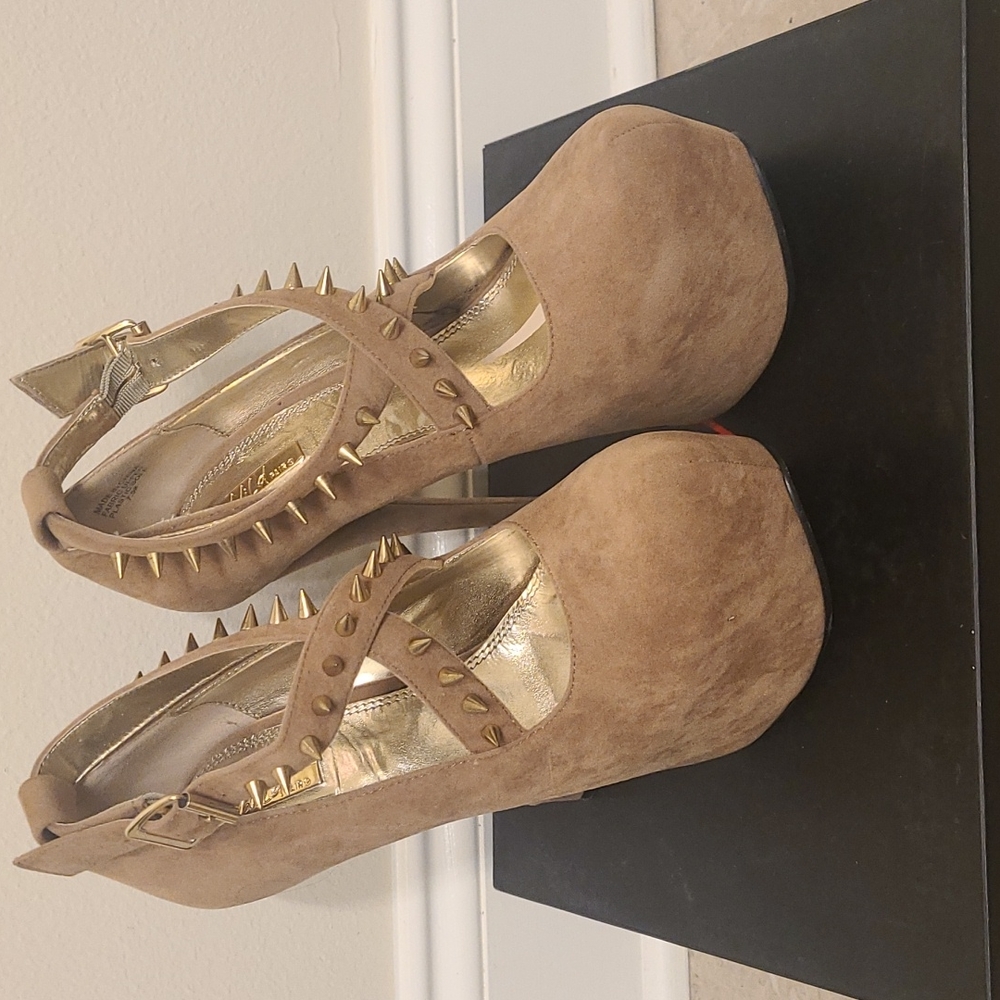 Wild pair platform heels